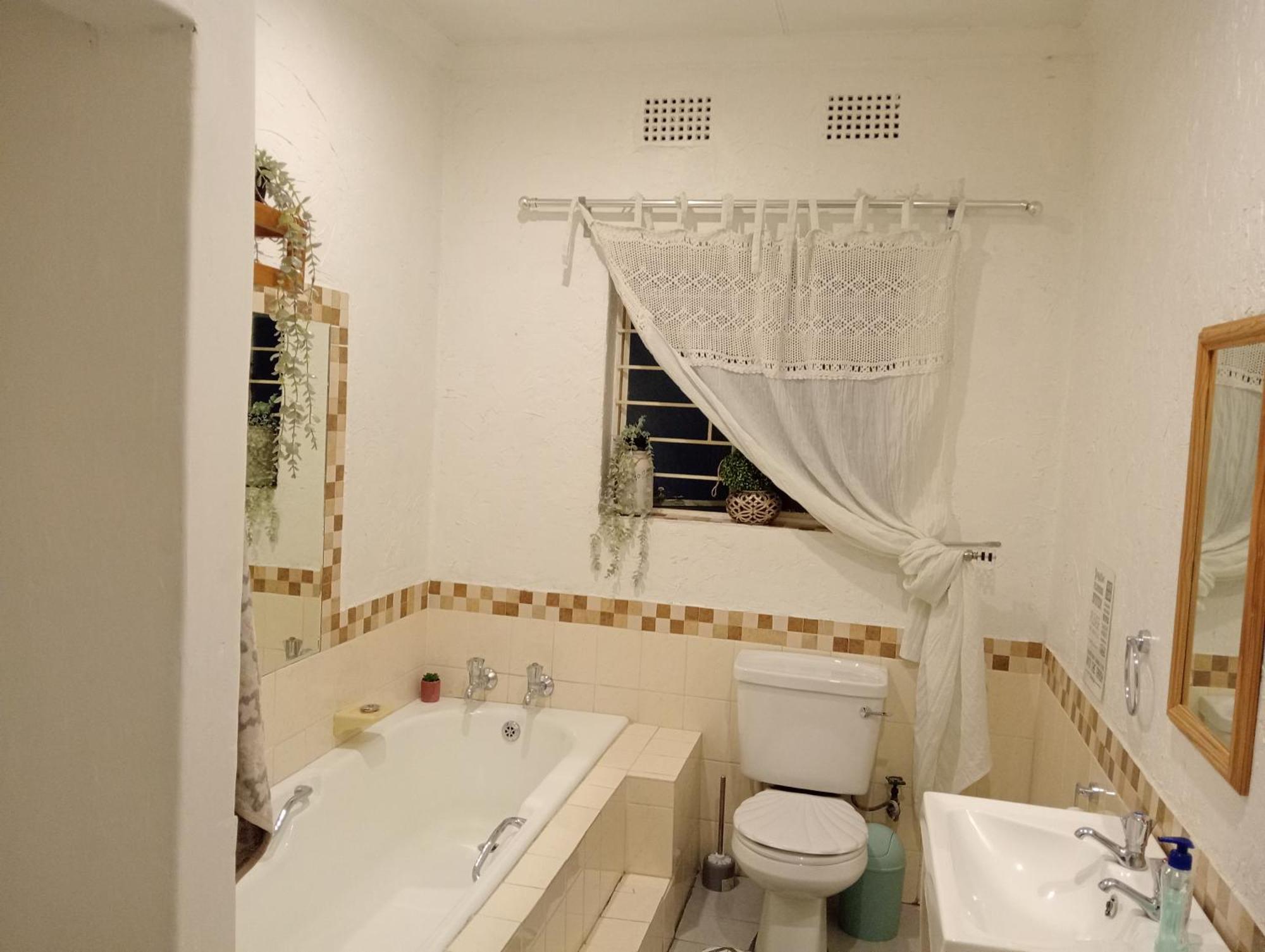 Апартаменти Be Our Guest Near Or Tambo International Airport Боксбурґ Екстер'єр фото