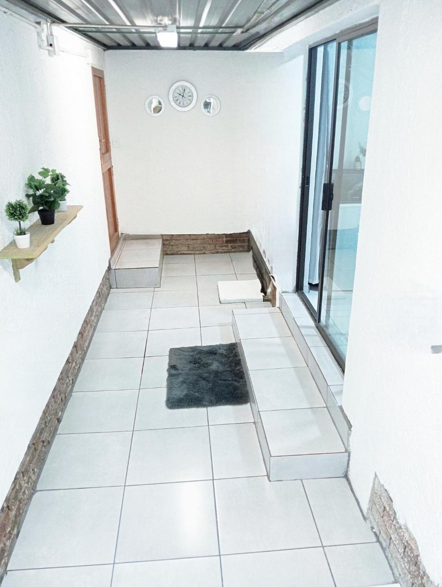 Апартаменти Be Our Guest Near Or Tambo International Airport Боксбурґ Екстер'єр фото